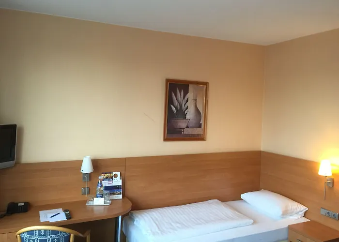 Hotel Plaza Charlottenburg 3*