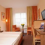 Plaza Charlottenburg 3*