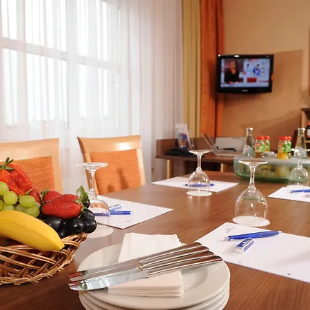 فندق Plaza Charlottenburg 3*