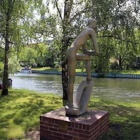 Plaza Charlottenburg فندق 3*