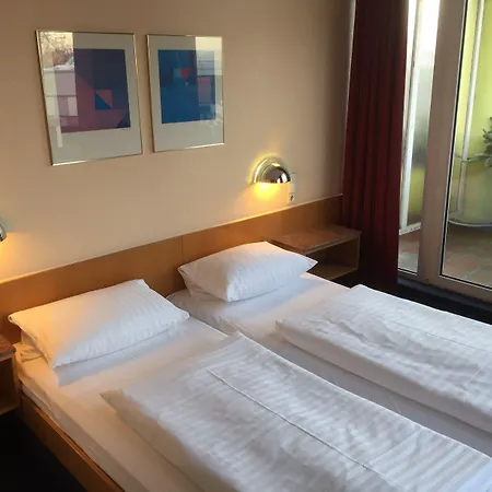 Plaza Charlottenburg 3*