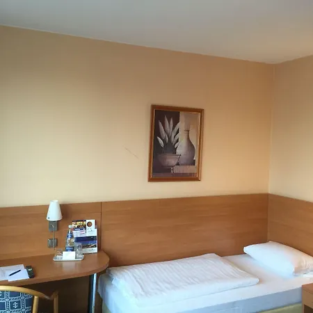 فندق Plaza Charlottenburg 3*