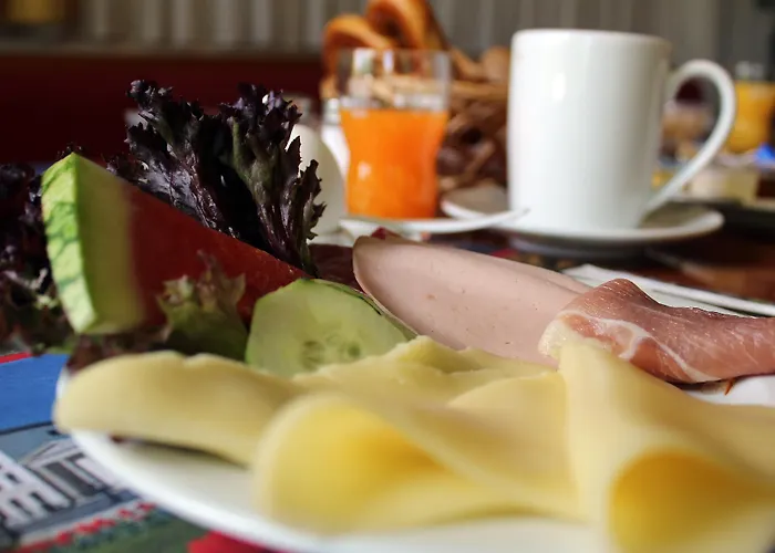 Plaza Charlottenburg 3*