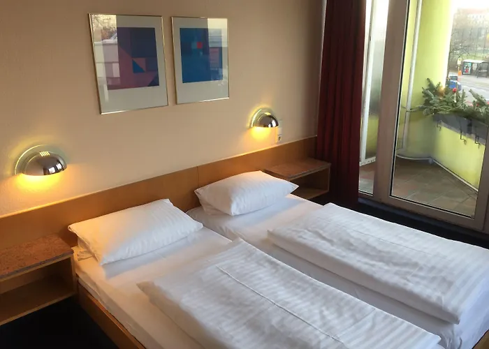 Plaza Charlottenburg 3*