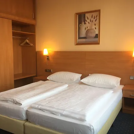 Plaza Charlottenburg 3*