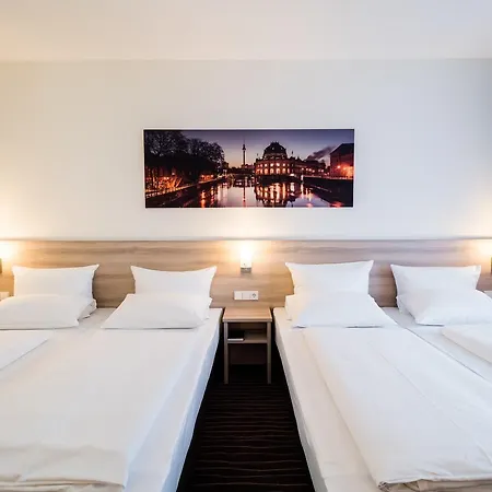 Plaza Charlottenburg Hotel 3*