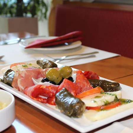 Plaza Charlottenburg 3*