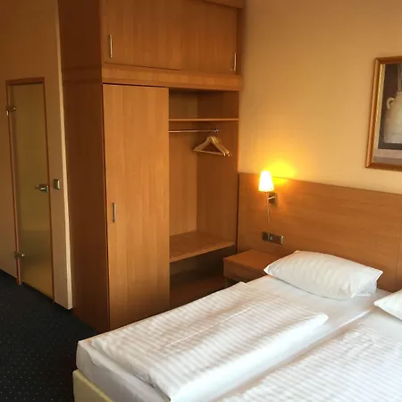 Plaza Charlottenburg Hotel