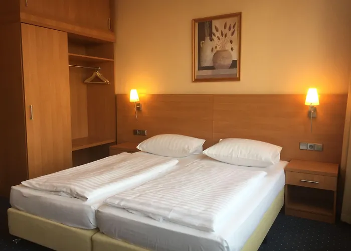 Plaza Charlottenburg 3*